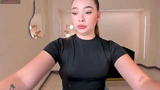 Snapshot of AlinaKravitz chatting on March 2, 2026, 12:23 pm AlinaKravitz online show from March 2, 2026, 12:23 pm