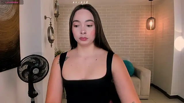 AlinaKravitz online show from April 29, 2026, 6:25 pm