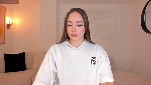 Snapshot of AlinaKravitz chatting on February 24, 2026, 11:55 am AlinaKravitz online show from February 24, 2026, 11:55 am