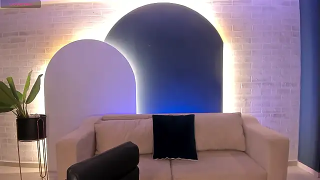 Snapshot of AlinaKravitz chatting on February 9, 2026, 12:14 pm AlinaKravitz online show from February 9, 2026, 12:14 pm