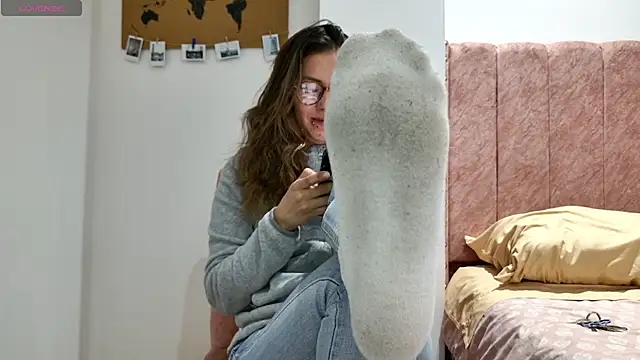 Emmy petit online show from March 11, 2026, 1:54 am