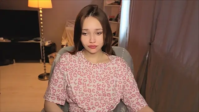 Snapshot of SweetLinaa chatting on May 19, 2026, 9:27 am SweetLinaa online show from May 19, 2026, 9:27 am