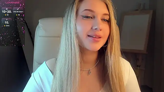 Snapshot of Evacadooo chatting on January 15, 2025, 5:29 am Evacadooo online show from January 15, 2025, 5:29 am