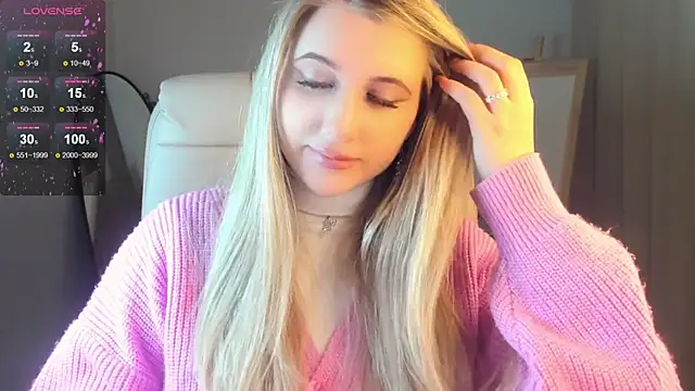 Snapshot of Evacadooo chatting on January 11, 2025, 2:41 am Evacadooo online show from January 11, 2025, 2:41 am