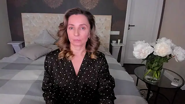 Snapshot of AllisonWilliams chatting on November 18, 2025, 4:54 pm AllisonWilliams online show from November 18, 2025, 4:54 pm