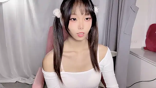 Snapshot of Z-long chatting on November 6, 2025, 11:14 am Z-long online show from November 6, 2025, 11:14 am