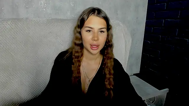 Snapshot of SuraMune chatting on November 14, 2025, 3:05 pm SuraMune online show from November 14, 2025, 3:05 pm