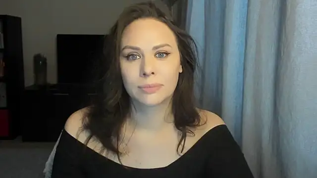 MollyCheiz online show from February 9, 2026, 1:31 pm