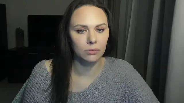 Snapshot of MollyCheiz chatting on April 5, 2026, 9:43 pm MollyCheiz online show from April 5, 2026, 9:43 pm