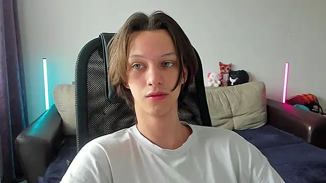 Snapshot of Ostin_meow chatting on May 18, 2026, 9:58 am Ostin meow online show from May 18, 2026, 9:58 am