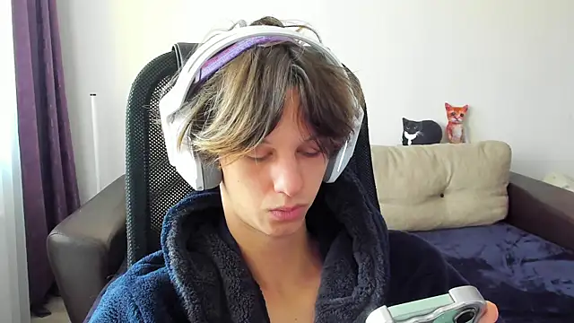 Ostin meow online show from October 19, 2025, 8:39 am