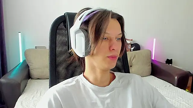 Ostin meow online show from February 13, 2026, 5:18 am