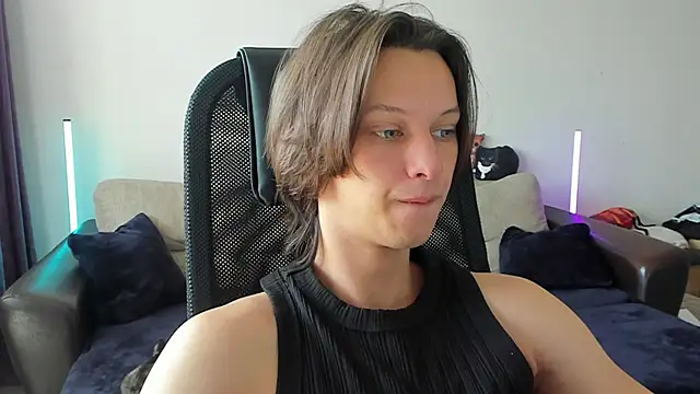 Snapshot of Ostin_meow chatting on July 2, 2026, 9:37 am Ostin meow online show from July 2, 2026, 9:37 am
