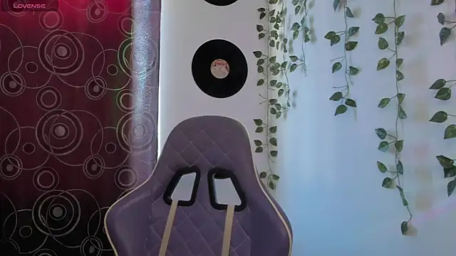 Raf brunette online show from October 7, 2025, 11:33 am