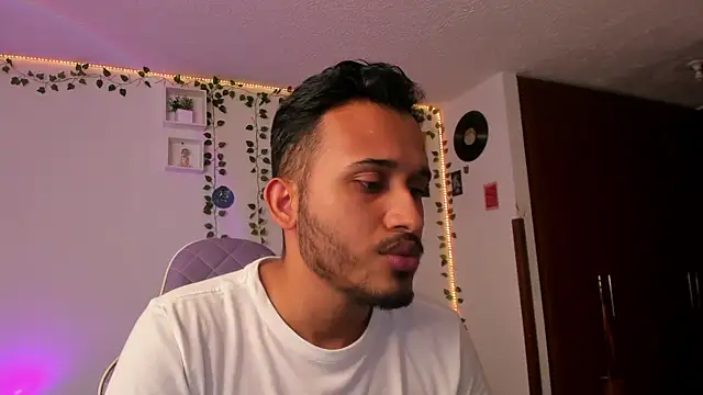 Raf brunette online show from January 8, 2025, 12:58 pm