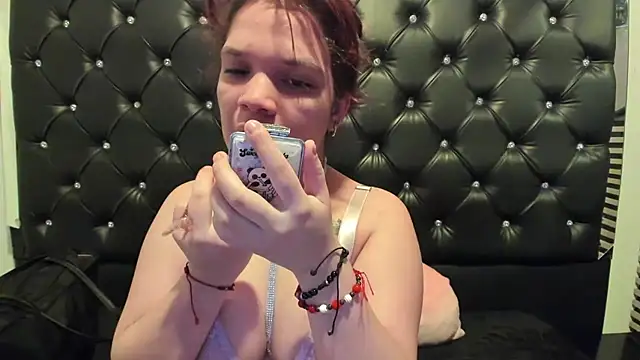 Snapshot of MelanyCarter18 chatting on October 23, 2025, 1:10 pm MelanyCarter18 online show from October 23, 2025, 1:10 pm