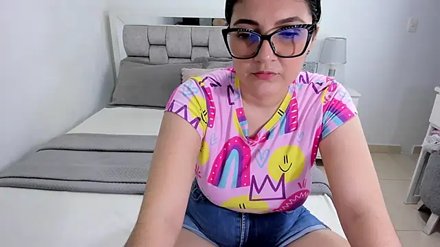 Snapshot of Camilaa_bueno chatting on August 8, 2026, 12:50 am Camilaa bueno online show from August 8, 2026, 12:50 am