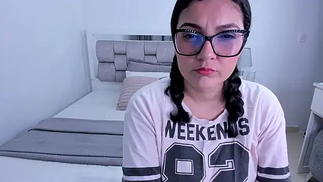 Camilaa bueno online show from June 6, 2026, 11:54 pm