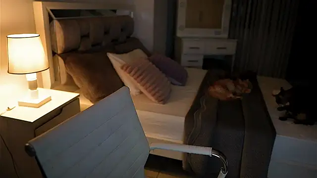 Camilaa bueno online show from November 18, 2025, 11:37 pm