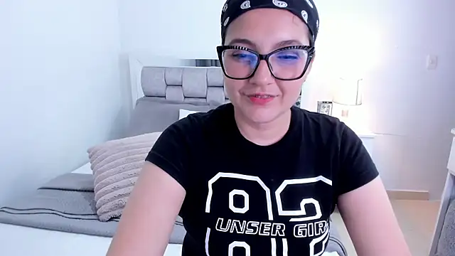 Camilaa bueno online show from April 21, 2026, 1:42 am