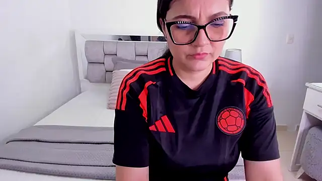 Snapshot of Camilaa_bueno chatting on June 29, 2026, 12:17 am Camilaa bueno online show from June 29, 2026, 12:17 am