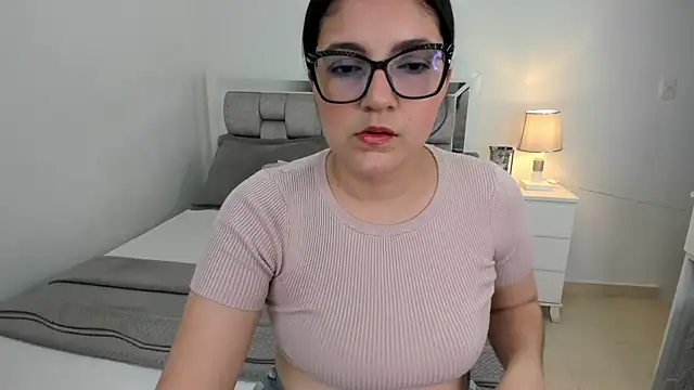 Camilaa bueno online show from April 23, 2026, 10:11 pm