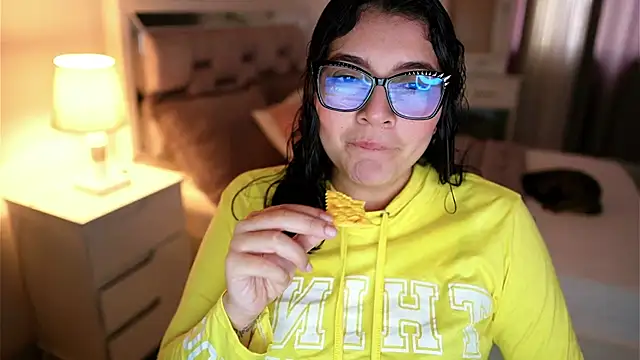 Camilaa bueno online show from January 7, 2026, 10:04 pm