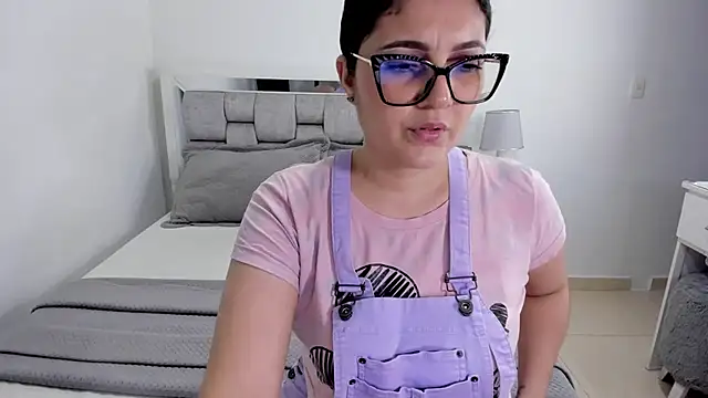 Snapshot of Camilaa_bueno chatting on July 14, 2026, 2:05 am Camilaa bueno online show from July 14, 2026, 2:05 am