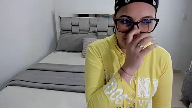Snapshot of Camilaa_bueno chatting on July 20, 2026, 12:18 am Camilaa bueno online show from July 20, 2026, 12:18 am