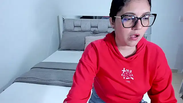 Snapshot of Camilaa_bueno chatting on July 24, 2026, 1:45 am Camilaa bueno online show from July 24, 2026, 1:45 am