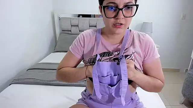 Snapshot of Camilaa_bueno chatting on July 23, 2026, 1:41 am Camilaa bueno online show from July 23, 2026, 1:41 am