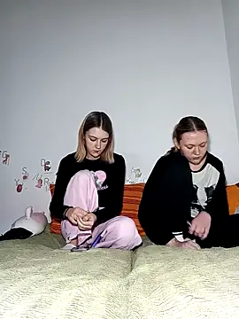 Snapshot of ella_grays chatting on February 23, 2026, 5:02 pm ella grays online show from February 23, 2026, 5:02 pm