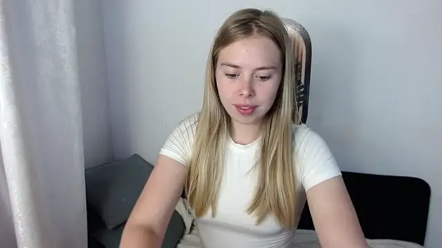 Snapshot of sofiaa_here chatting on July 23, 2026, 12:02 am sofiaa here online show from July 23, 2026, 12:02 am