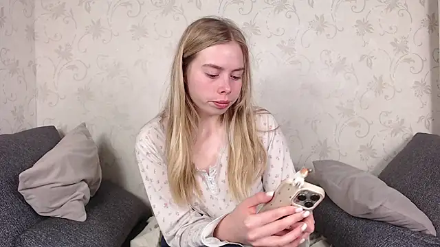 sofiaa here online show from April 29, 2026, 12:15 am