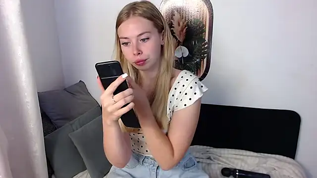 Snapshot of sofiaa_here chatting on July 23, 2026, 11:55 pm sofiaa here online show from July 23, 2026, 11:55 pm