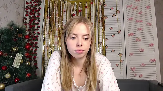 Snapshot of sofiaa_here chatting on December 16, 2025, 12:04 am sofiaa here online show from December 16, 2025, 12:04 am