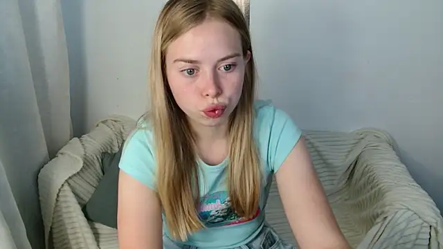 Snapshot of sofiaa_here chatting on July 6, 2026, 12:06 am sofiaa here online show from July 6, 2026, 12:06 am