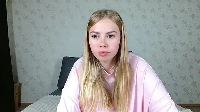 Snapshot of sofiaa_here chatting on July 25, 2026, 10:38 pm sofiaa here online show from July 25, 2026, 10:38 pm