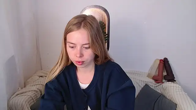 Snapshot of sofiaa_here chatting on June 11, 2026, 12:01 am sofiaa here online show from June 11, 2026, 12:01 am