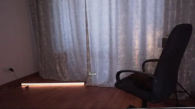 Snapshot of Hoot_owl_cb chatting on April 24, 2026, 6:04 am Hoot owl cb online show from April 24, 2026, 6:04 am
