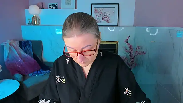 AlexandraKind online show from December 20, 2025, 1:36 pm