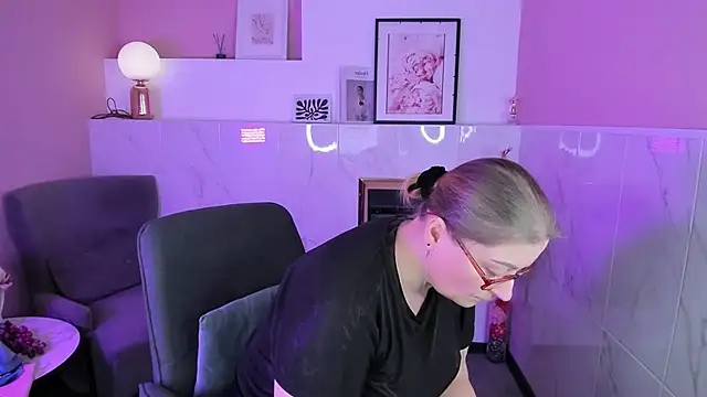 AlexandraKind online show from March 5, 2026, 8:38 pm