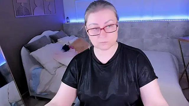 AlexandraKind online show from March 18, 2026, 8:43 pm