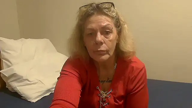 housewife shantie online show from October 11, 2025, 3:46 pm