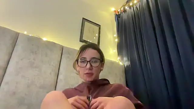 Gabby cruz  online show from December 3, 2024, 7:05 am