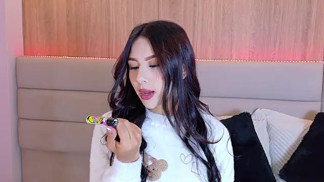 Snapshot of EymiCuper chatting on November 28, 2025, 9:15 pm EymiCuper online show from November 28, 2025, 9:15 pm