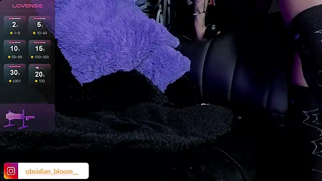 Snapshot of Alisson_Wynter chatting on June 25, 2026, 5:12 am Alisson Wynter online show from June 25, 2026, 5:12 am