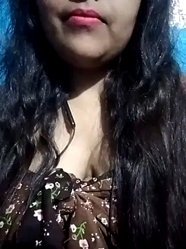 Love-Veronica online show from February 19, 2026, 6:05 pm