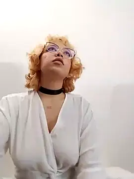 Cutie-Bunny888 online show from December 3, 2024, 1:14 am