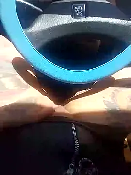 Snapshot of juli_morbos chatting on December 3, 2024, 3:39 pm juli morbos online show from December 3, 2024, 3:39 pm